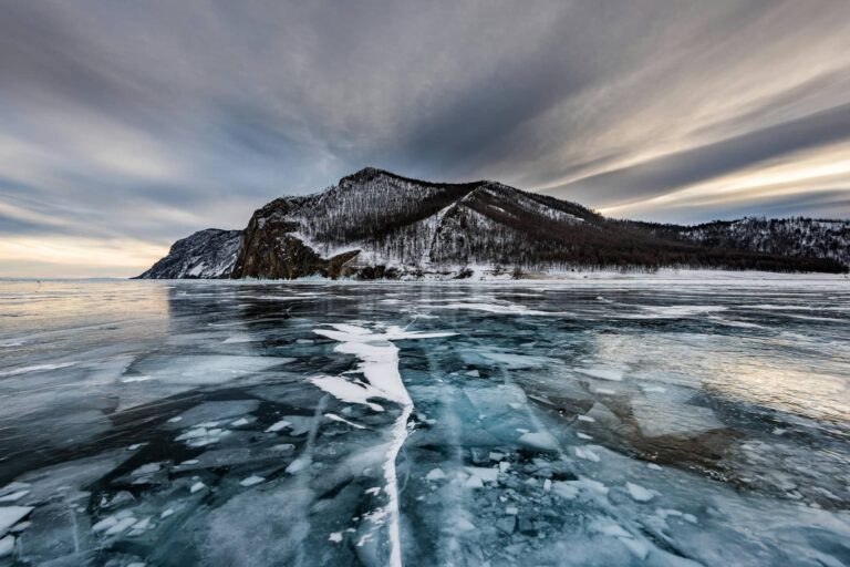 Siberiako Baikal lakuan ura izoztuta 20160130